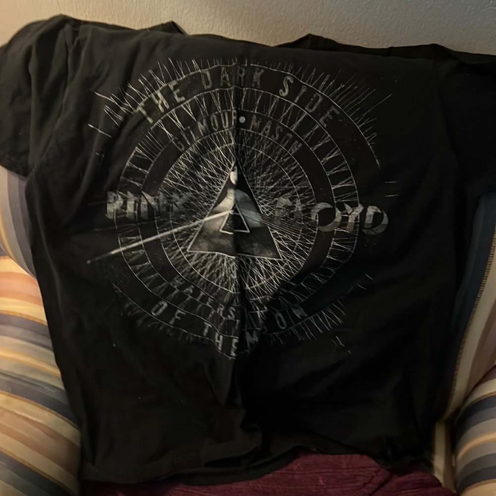 Never worn! Blk Pink Floyd SS T- shirt SZ L